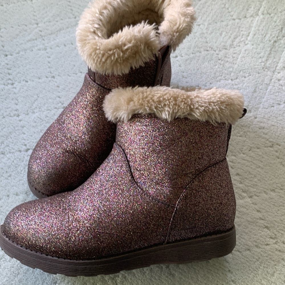 Cat & Jack metallic multicolored boot w/Shearling lining & cuff. Side zip. Sz 13